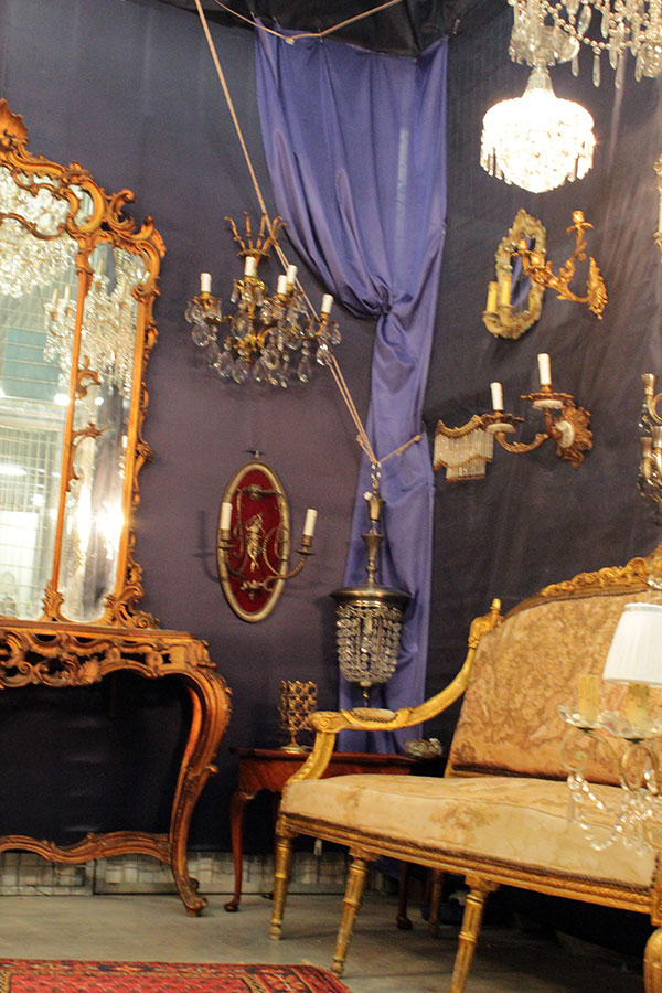 кришталеві класичні стильні старі люстри бра меблі дзеркало